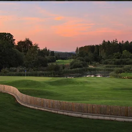 Tulfarris & Village 2 Bedroom Sleeps 5 منتجع