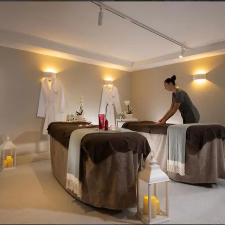 منتجع Tulfarris & Village 2 Bedroom Sleeps 5 *