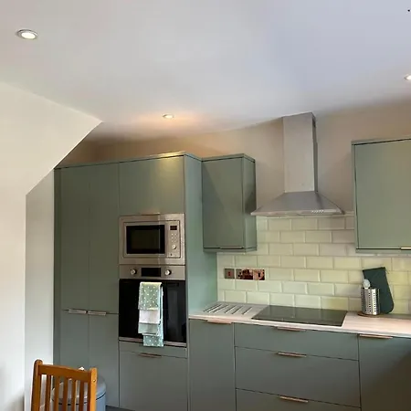 منتجع Tulfarris & Village 2 Bedroom Sleeps 5